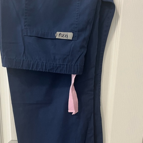 IZZY Scrubs by peaches uniform. Size XS - Picture 9 of 10